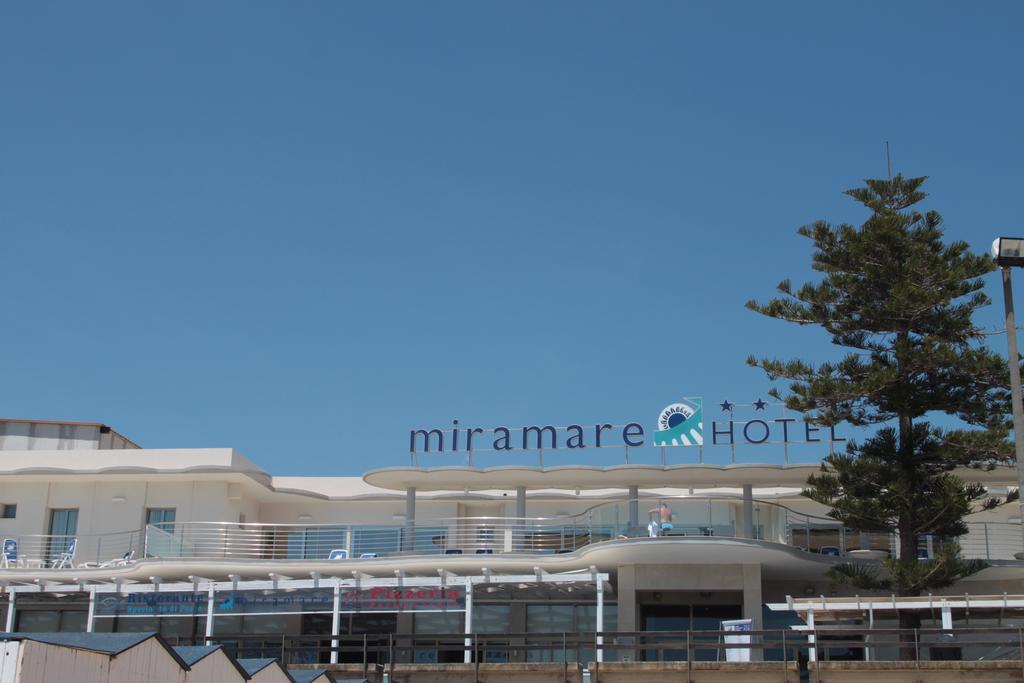 Hotel Miramare マリーナ・ディ・ラグーザ 部屋 写真